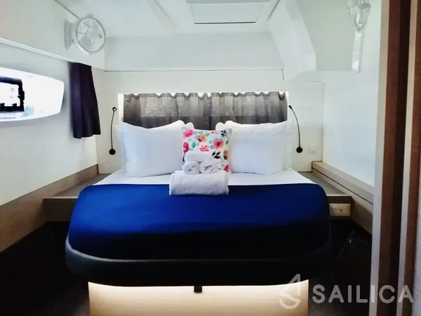 Astréa 42 - Yacht Charter Sailica