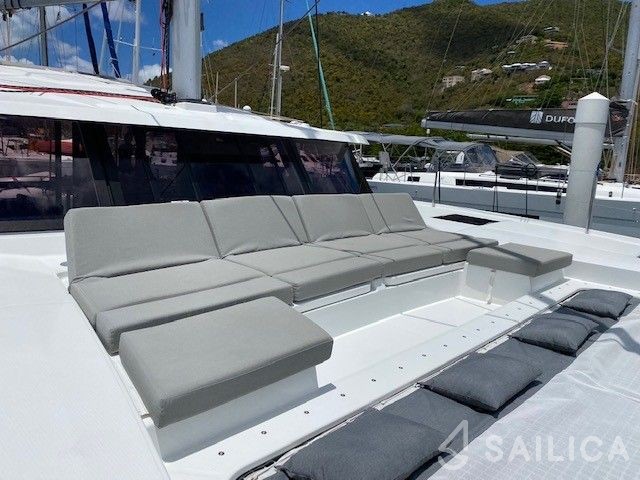Astréa 42 - Yacht Charter Sailica