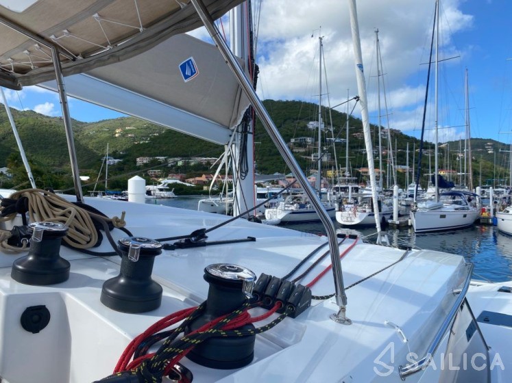 Astréa 42 - Yacht Charter Sailica
