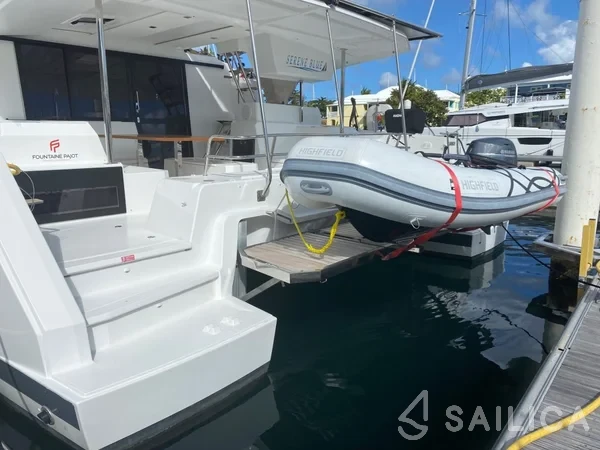 Astréa 42 - Yacht Charter Sailica