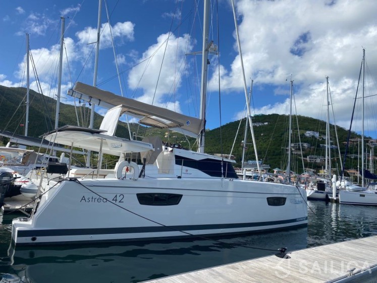 Astréa 42 - Yacht Charter Sailica