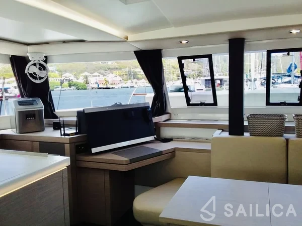 Astréa 42 - Yacht Charter Sailica