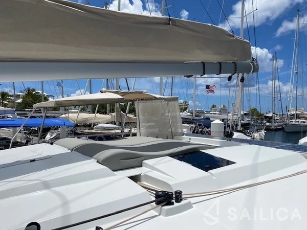 Astréa 42 - Yacht Charter Sailica