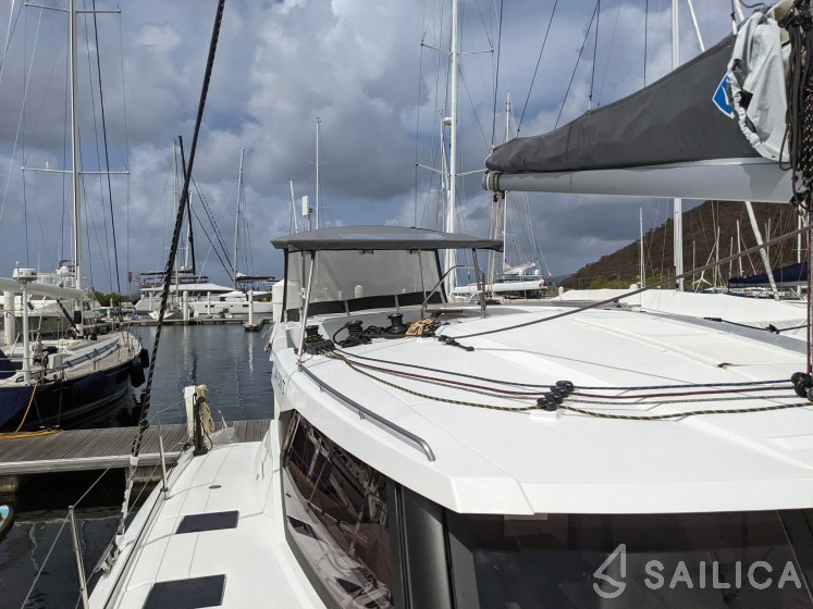 Isla 40 - Yacht Charter Sailica
