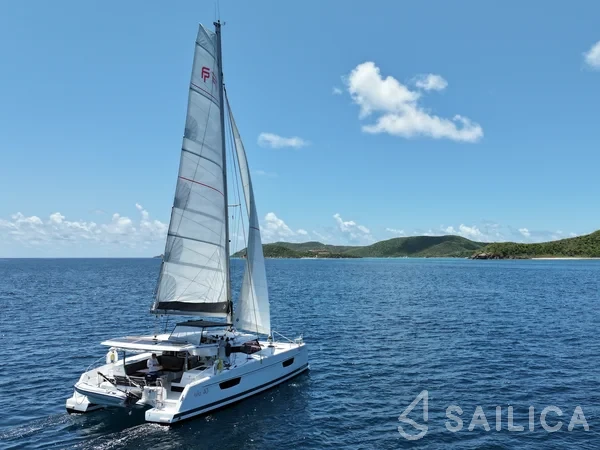 Isla 40 - Yacht Charter Sailica