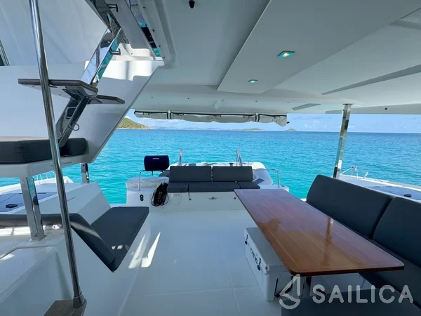 Isla 40 - Yacht Charter Sailica