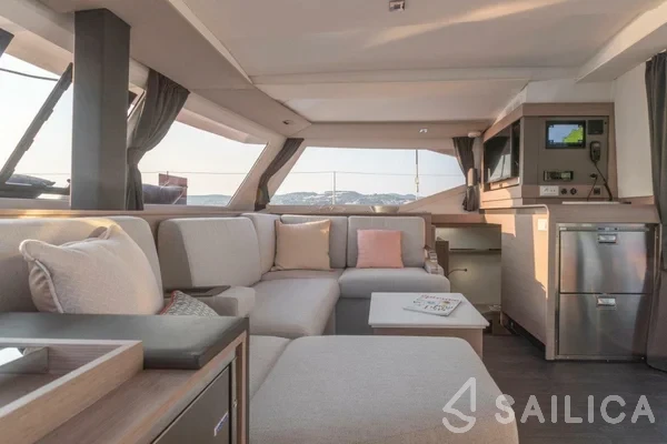 Isla 40 - Yacht Charter Sailica