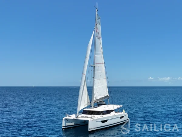 Isla 40 - Yacht Charter Sailica