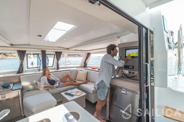 Isla 40 - Yacht Charter Sailica