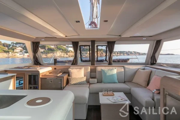 Isla 40 - Yacht Charter Sailica