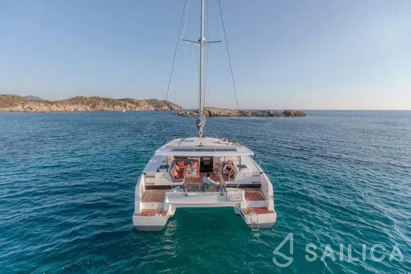 Isla 40 - Yacht Charter Sailica