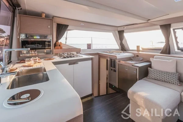 Isla 40 - Yacht Charter Sailica