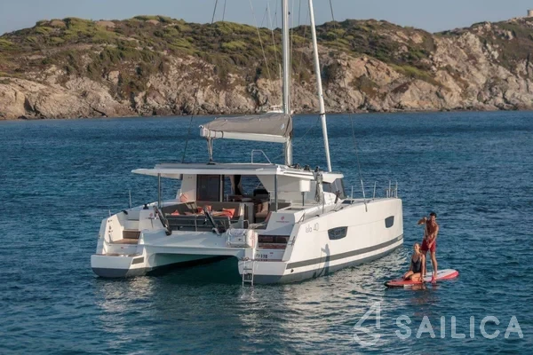 Isla 40 - Yacht Charter Sailica