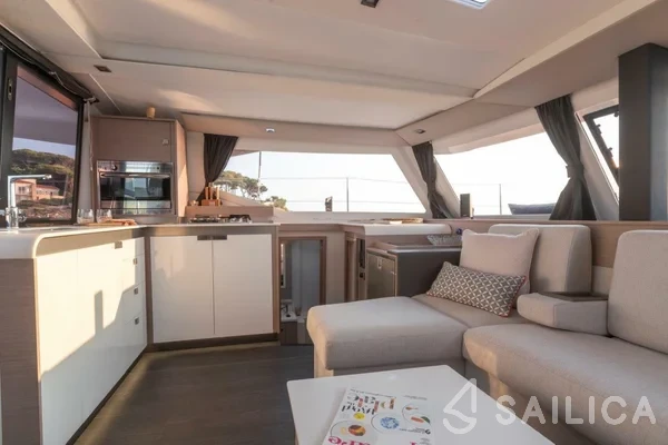 Isla 40 - Yacht Charter Sailica