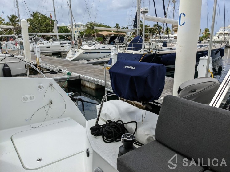 Isla 40 - Yacht Charter Sailica