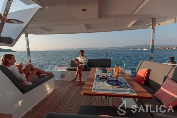 Isla 40 - Yacht Charter Sailica
