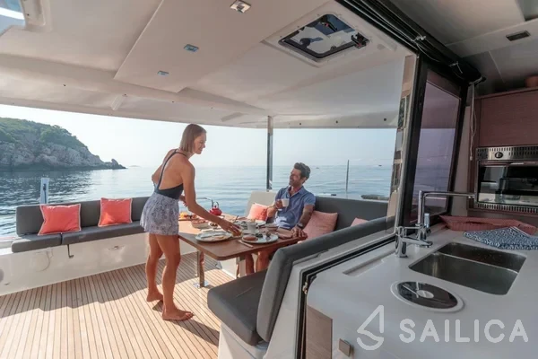Isla 40 - Yacht Charter Sailica