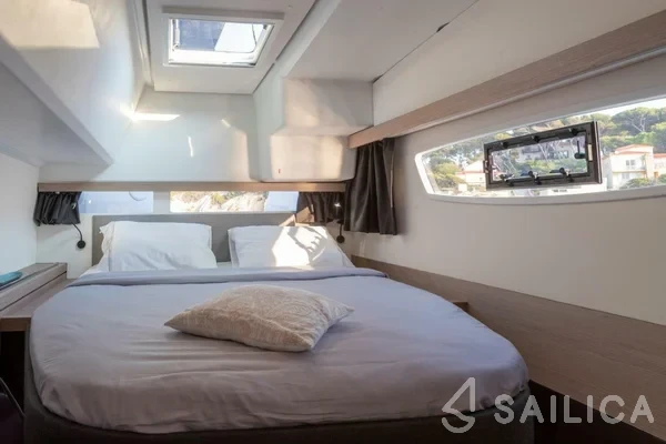 Isla 40 - Yacht Charter Sailica
