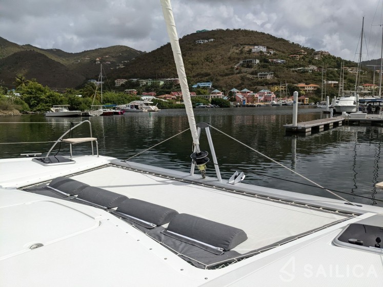 Isla 40 - Yacht Charter Sailica