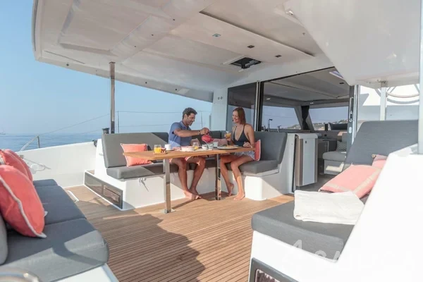 Isla 40 - Yacht Charter Sailica