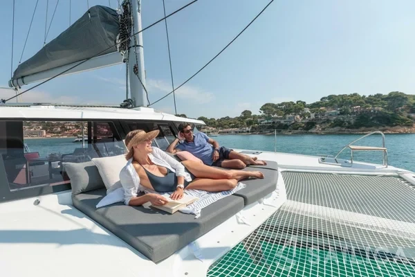 Isla 40 - Yacht Charter Sailica