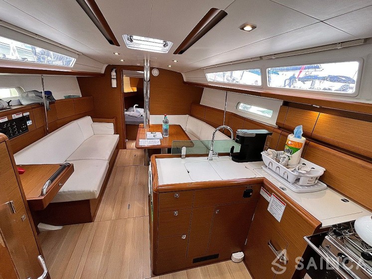 Sun Odyssey 389 - Yacht Charter Sailica