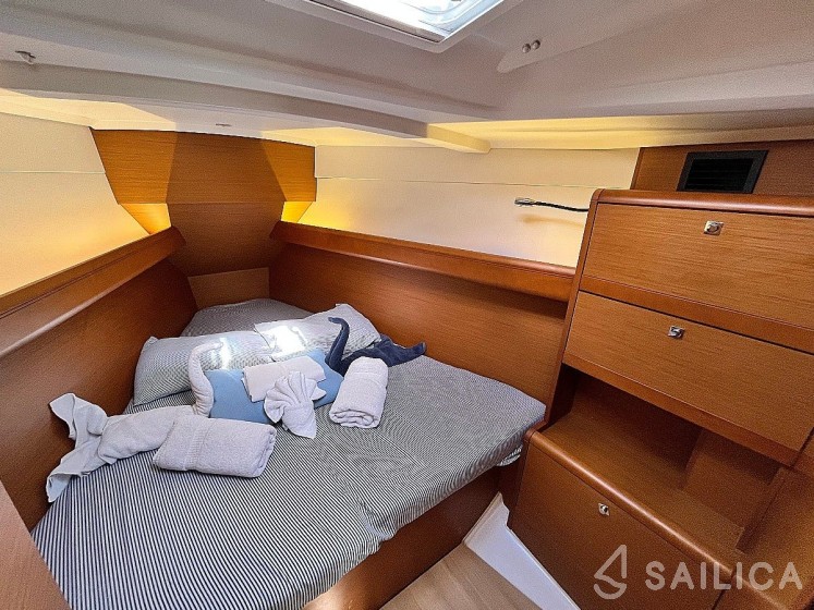 Sun Odyssey 389 - Yacht Charter Sailica