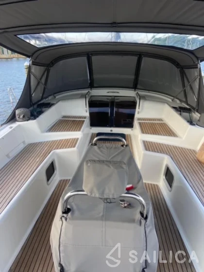 Jeanneau 58 - Yacht Charter Sailica