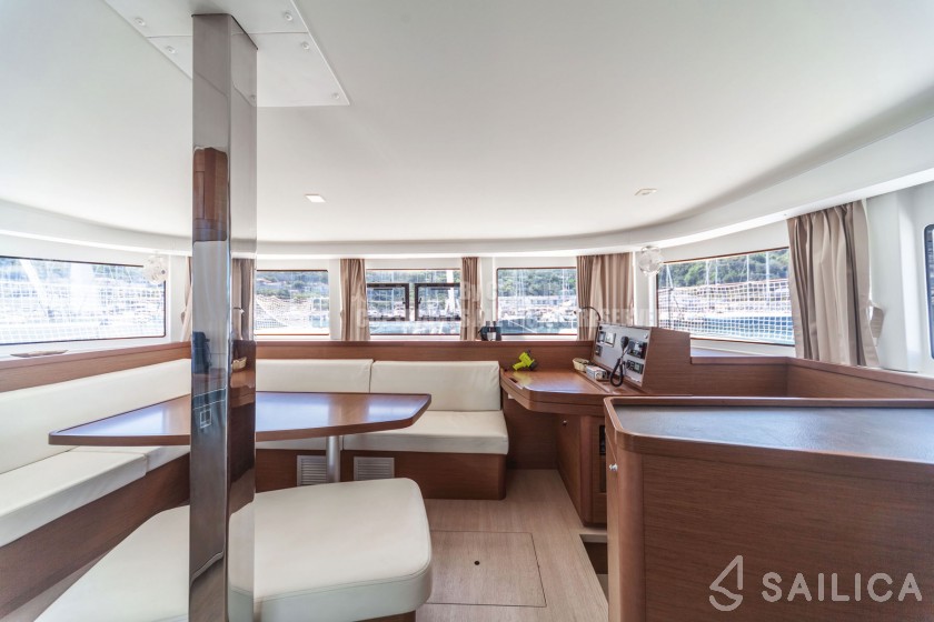 Lagoon 42 - Yacht Charter Sailica