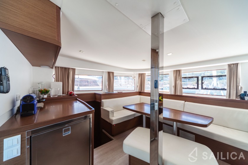 Lagoon 42 - Yacht Charter Sailica