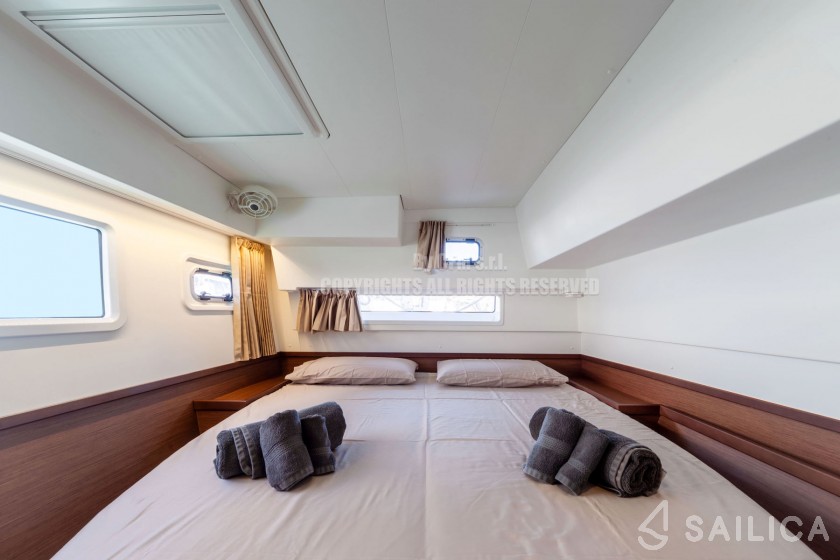 Lagoon 42 - Yacht Charter Sailica