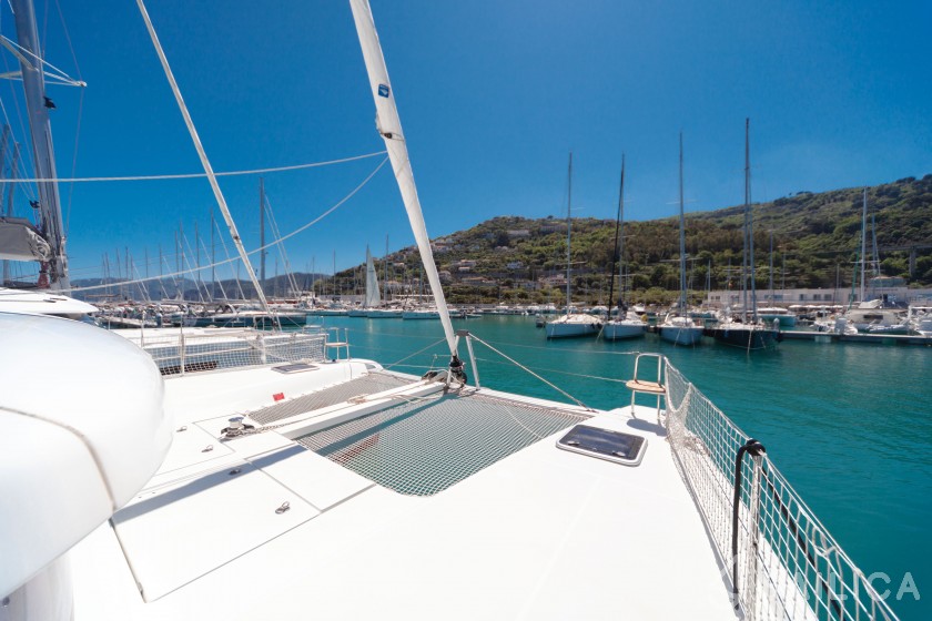 Lagoon 42 - Yacht Charter Sailica