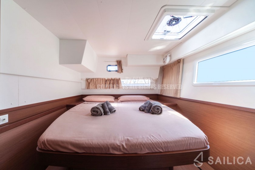 Lagoon 42 - Yacht Charter Sailica
