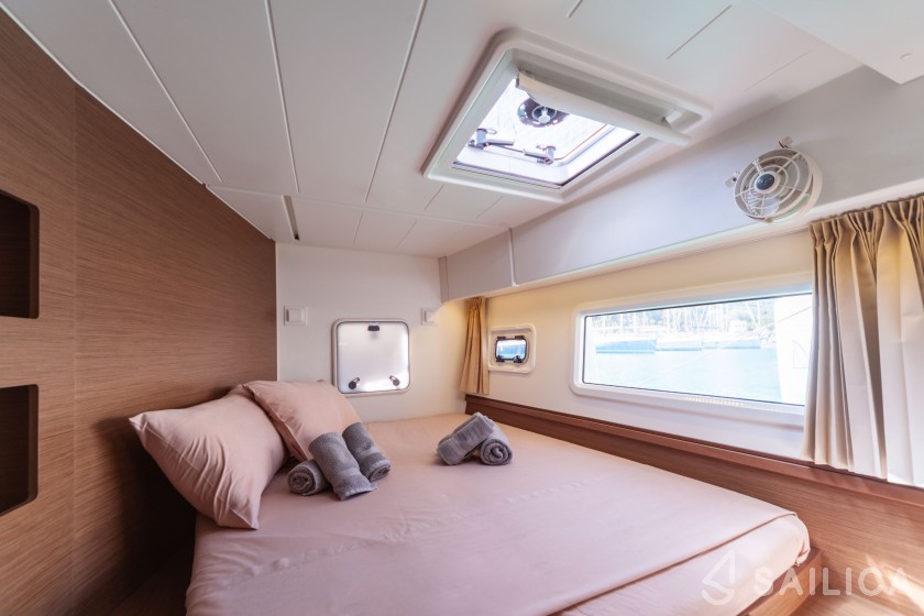 Lagoon 42 - Yacht Charter Sailica