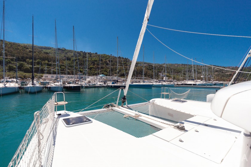 Lagoon 42 - Yacht Charter Sailica
