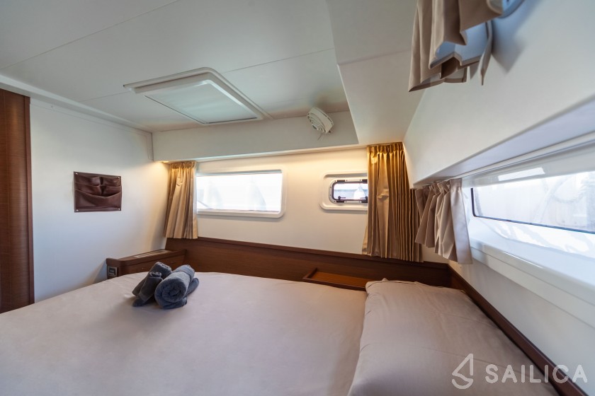 Lagoon 42 - Yacht Charter Sailica