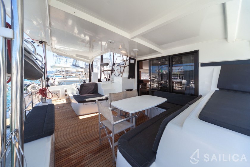 Lagoon 42 - Yacht Charter Sailica