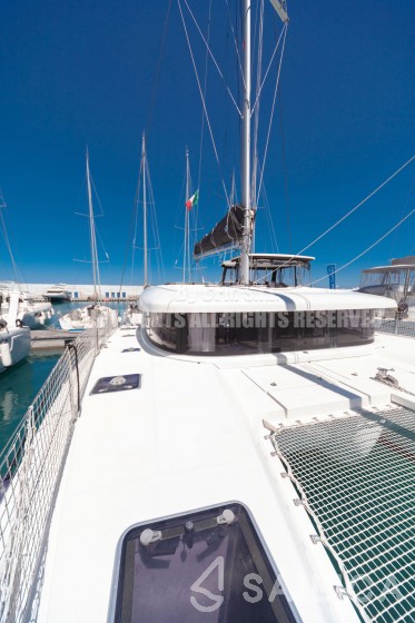 Lagoon 42 - Yacht Charter Sailica