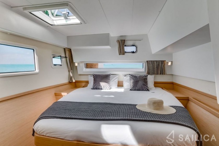 Lagoon 42 - Yacht Charter Sailica