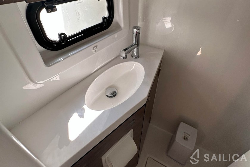Bali 4.8  - Yacht Charter Sailica
