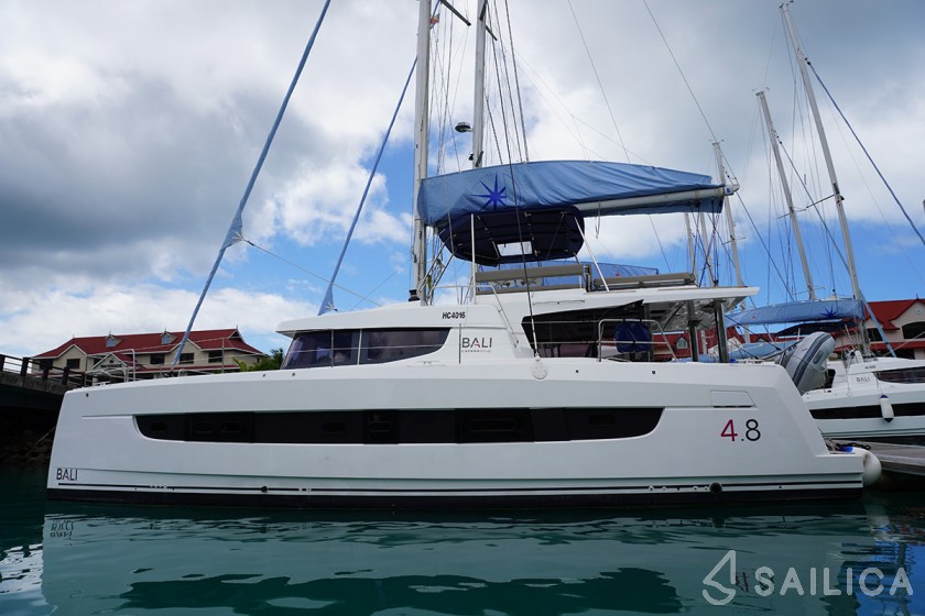Bali 4.8  - Yacht Charter Sailica