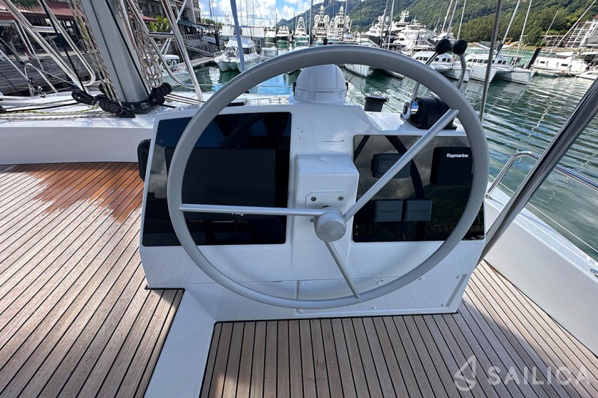 Bali 4.8  - Yacht Charter Sailica