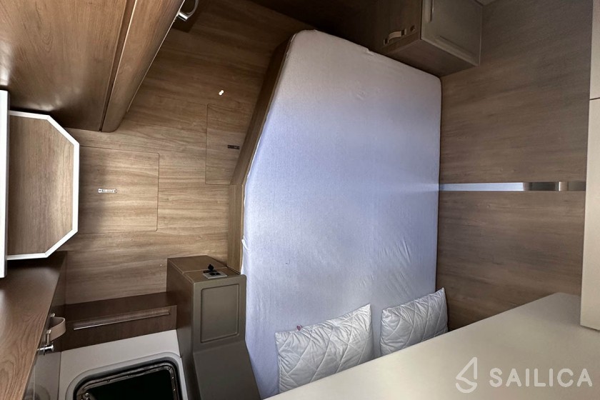 Bali 4.8  - Yacht Charter Sailica