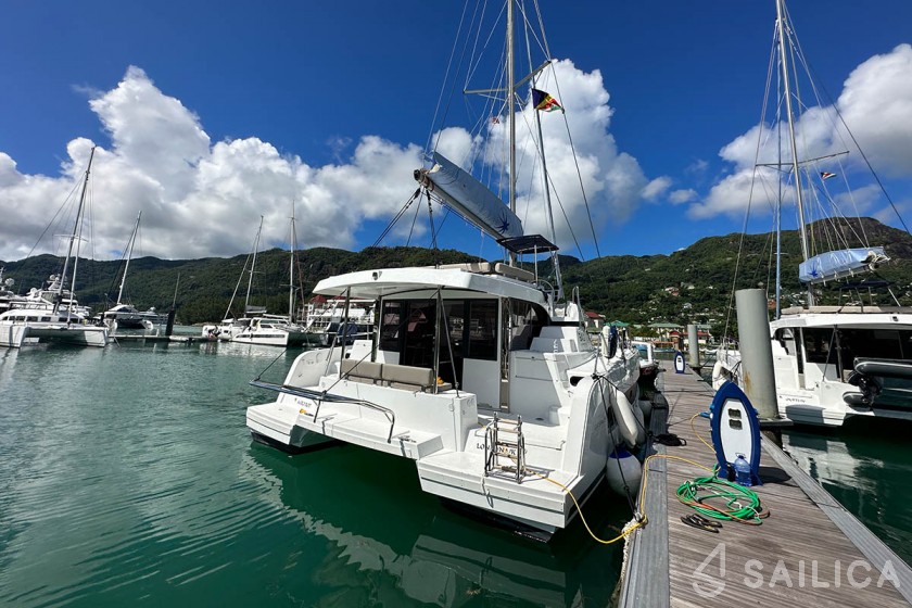 Bali Catspace - Yacht Charter Sailica