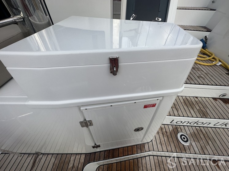 Bali Catspace - Yacht Charter Sailica