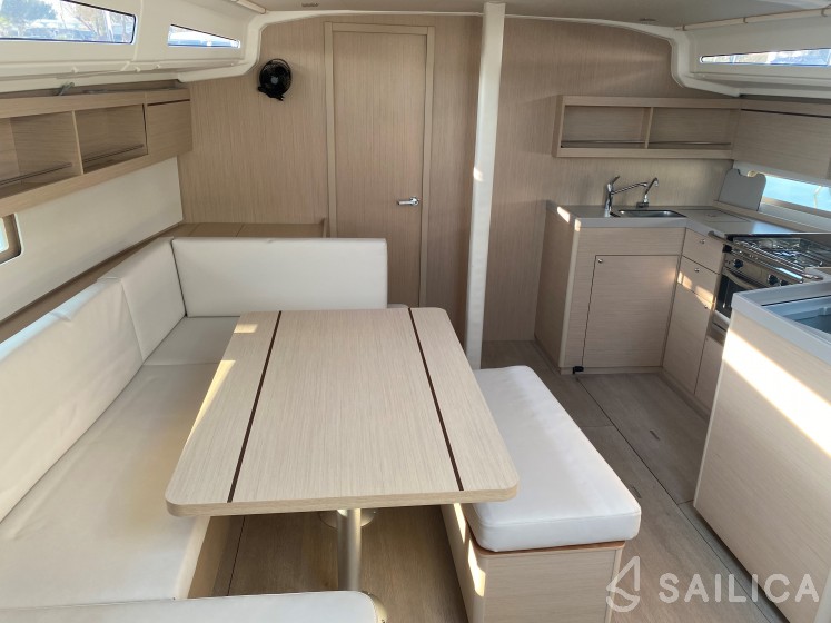 Oceanis 40.1 - Yacht Charter Sailica