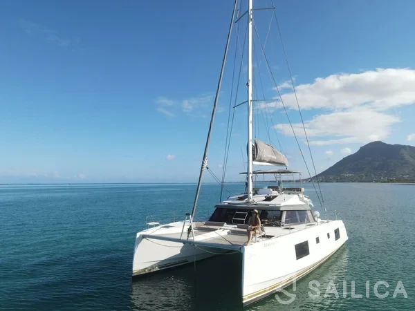 Nautitech 46 Fly - Yacht Charter Sailica