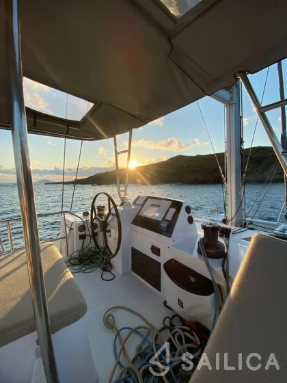 Nautitech 46 Fly - Yacht Charter Sailica