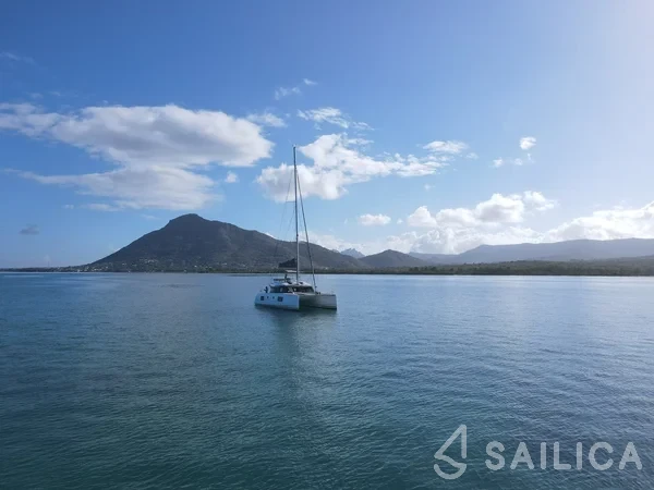 Nautitech 46 Fly - Yacht Charter Sailica