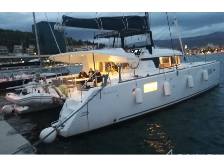 Lagoon 450 S - 4 + 2 cab. - Yacht Charter Sailica